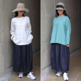 一枚で、二通り。着こなしが広がる服たち