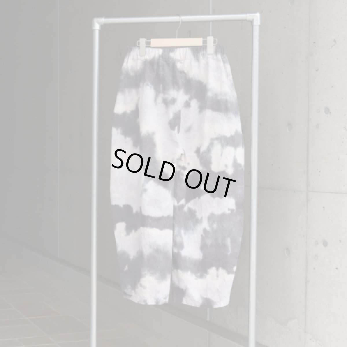 画像2: 【NARU FACTORY】タイダイ染シーチングハンドワッシャー エッグパンツ (2)