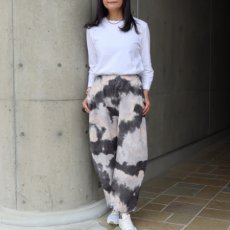 画像1: 【NARU FACTORY】タイダイ染シーチングハンドワッシャー エッグパンツ (1)