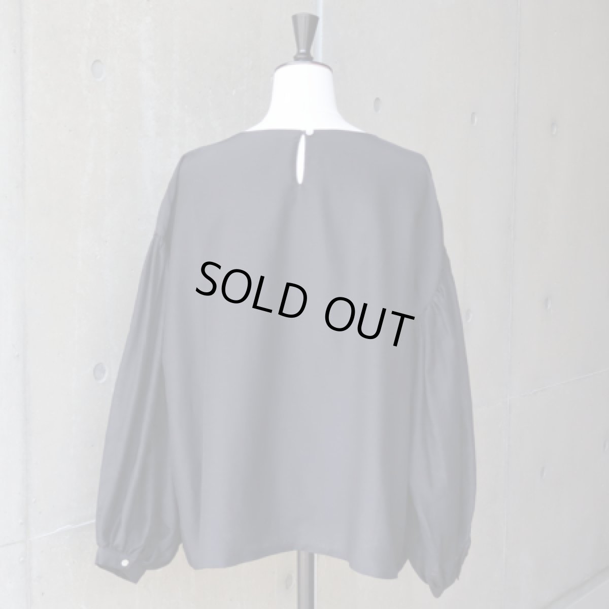 画像8: 20%OFF SALE【08Mab】コットンシルクボリューム袖ブラウス (8)