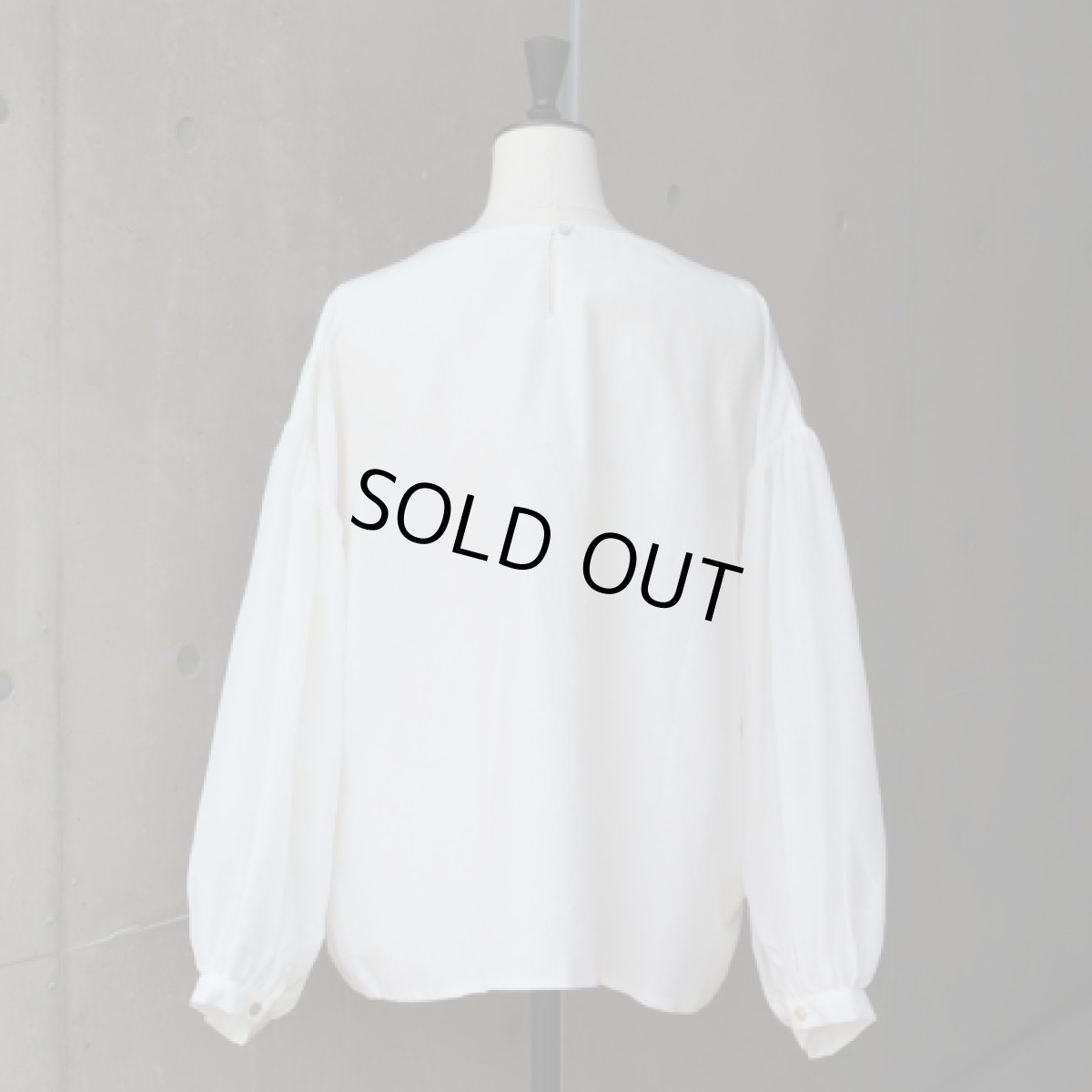 画像2: 20%OFF SALE【08Mab】コットンシルクボリューム袖ブラウス (2)