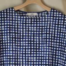 画像8: 20%OFF SALE【NARU FACTORY】60ローンリップルチェック＆ストライプ ゆったりブラウス (8)