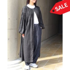 画像1: 10%OFF SALE【08Mab】多ボタン比翼ピンタックボリュームワンピース (1)