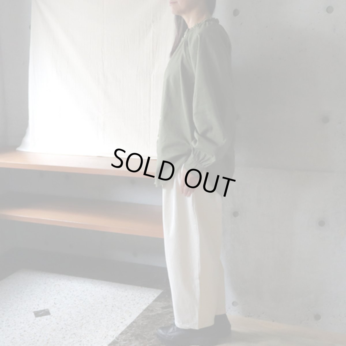 画像8: 20%OFF SALE【NARU FACTORY】ビエラワッシャー フリルネックシャツ (8)