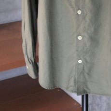 画像12: 【NARU FACTORY】ビエラワッシャー フリルネックシャツ (12)
