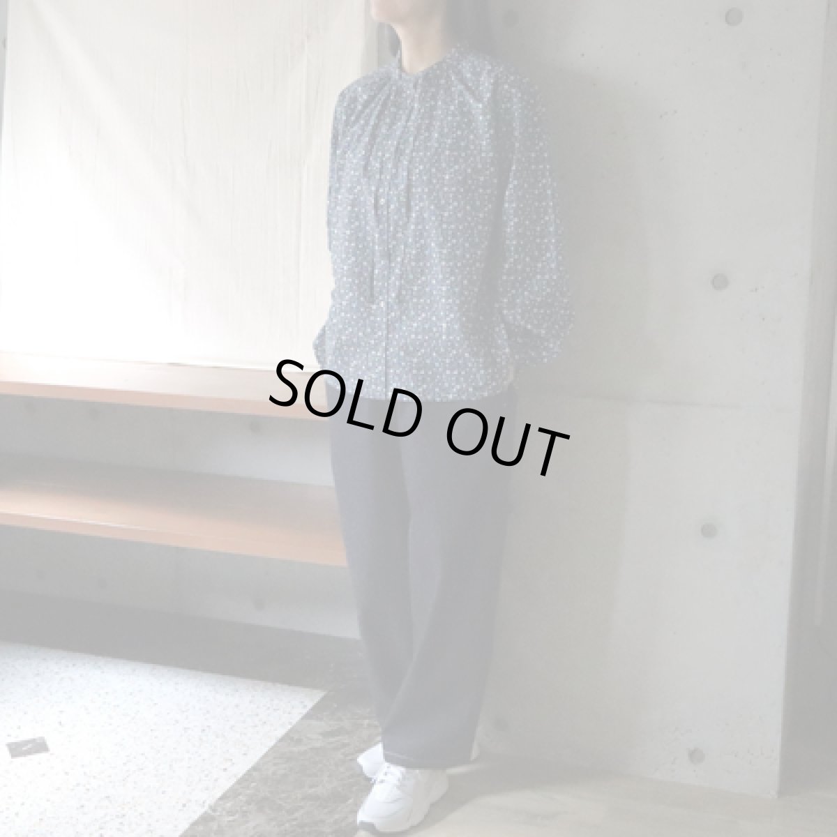画像9: 20%OFF SALE【ista-ire】小花柄プリントネックリボンギャザーブラウス (9)