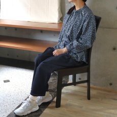画像2: 【ista-ire】小花柄プリント　ネックリボンギャザーブラウス (2)