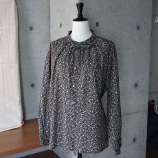 画像12: 【ista-ire】小花柄プリント　ネックリボンギャザーブラウス (12)