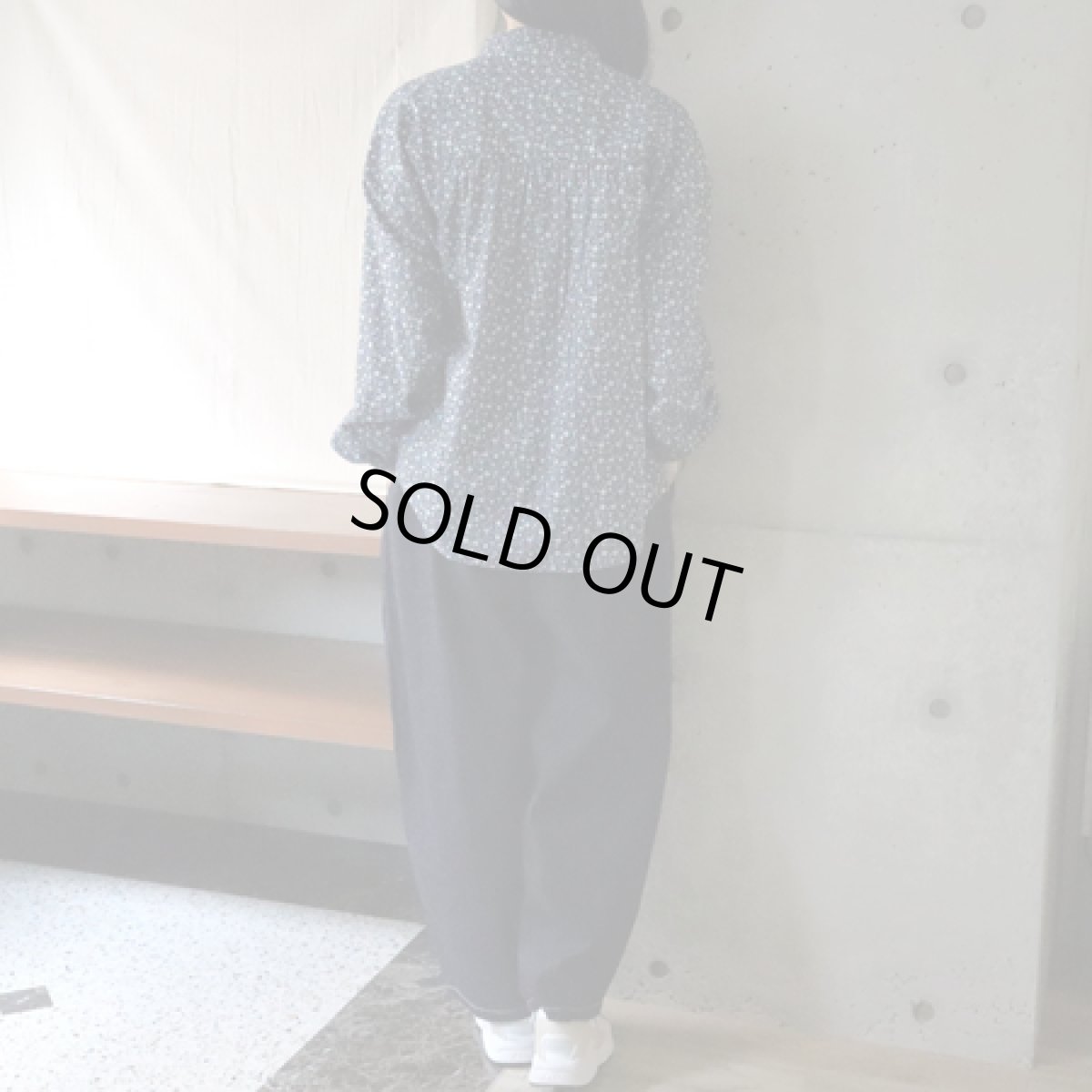 画像11: 20%OFF SALE【ista-ire】小花柄プリントネックリボンギャザーブラウス (11)