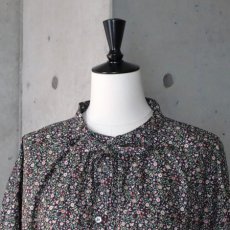 画像13: 【ista-ire】小花柄プリント　ネックリボンギャザーブラウス (13)