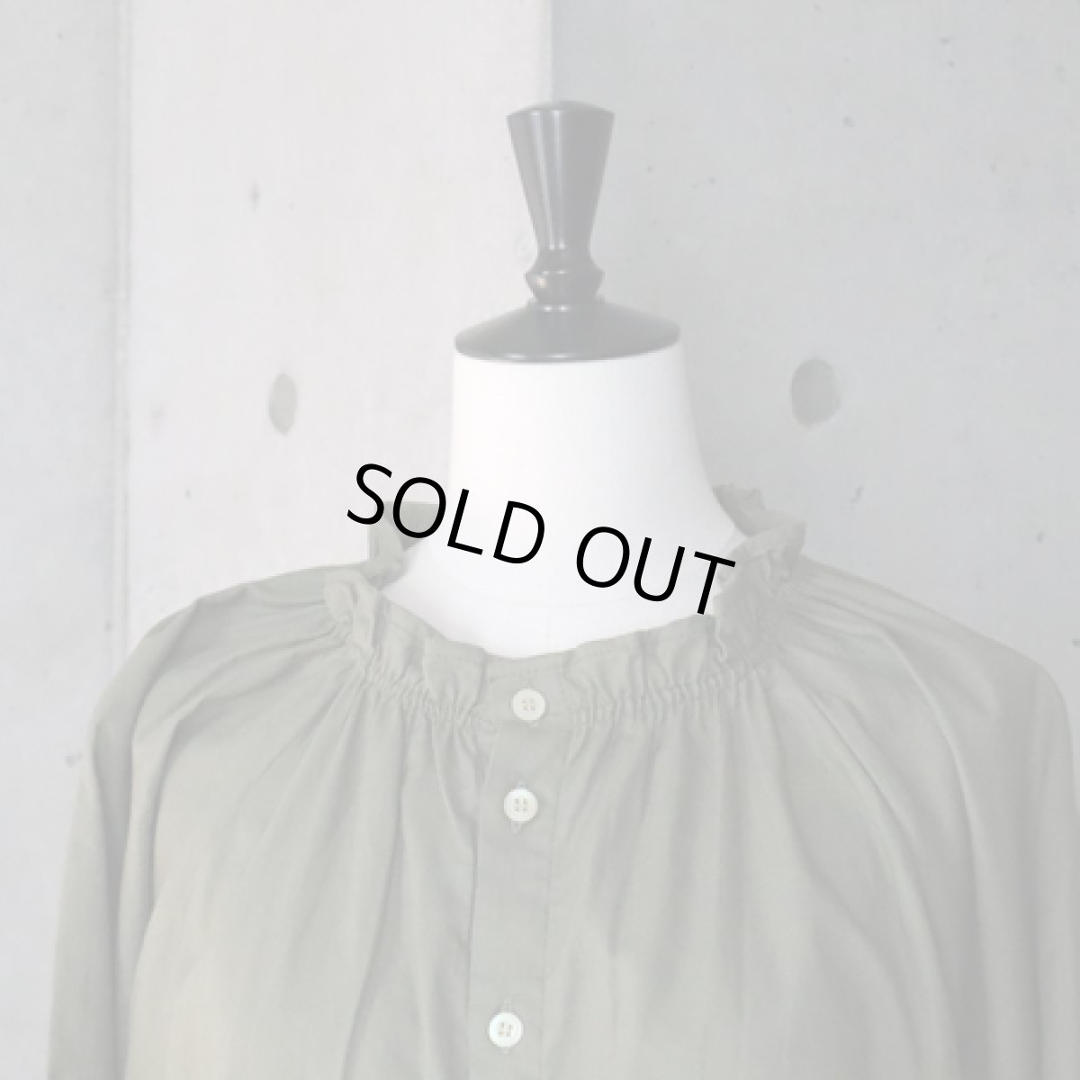 画像5: 20%OFF SALE【NARU FACTORY】ビエラワッシャー フリルネックシャツ (5)