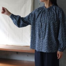 画像3: 【ista-ire】小花柄プリント　ネックリボンギャザーブラウス (3)