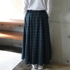 画像6: 【NARU FACTORY】ロイヤルタータン タックロングスカート (6)