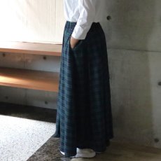 画像5: 【NARU FACTORY】ロイヤルタータン タックロングスカート (5)