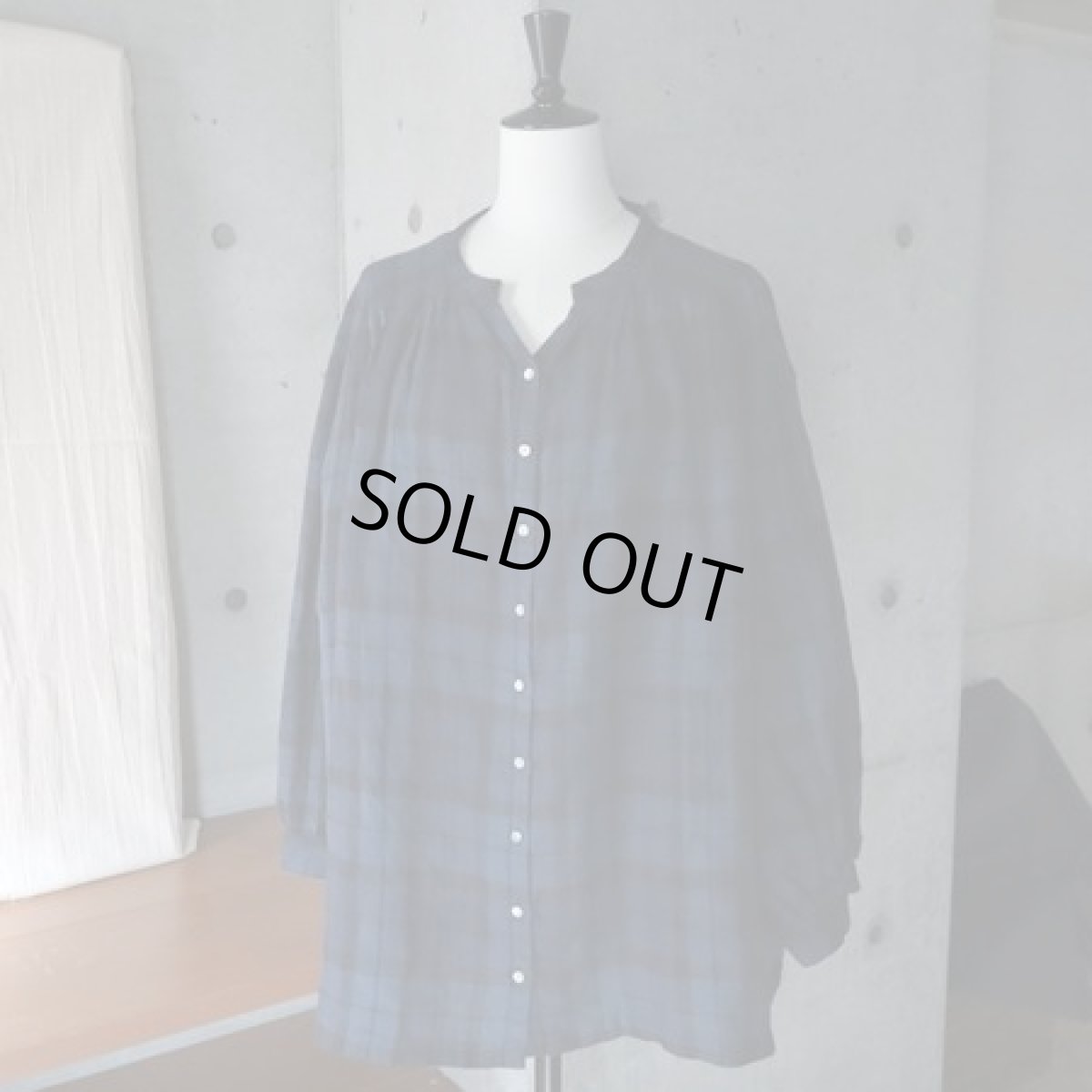 画像4: 【08Mab】リネンＶネックギャザーブラウス (4)