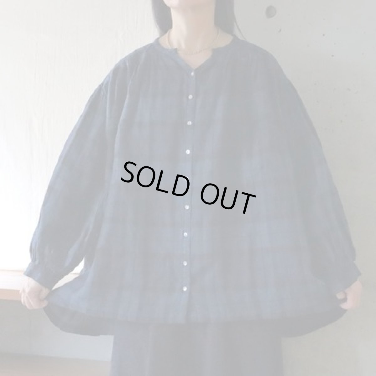 画像1: 【08Mab】リネンＶネックギャザーブラウス (1)