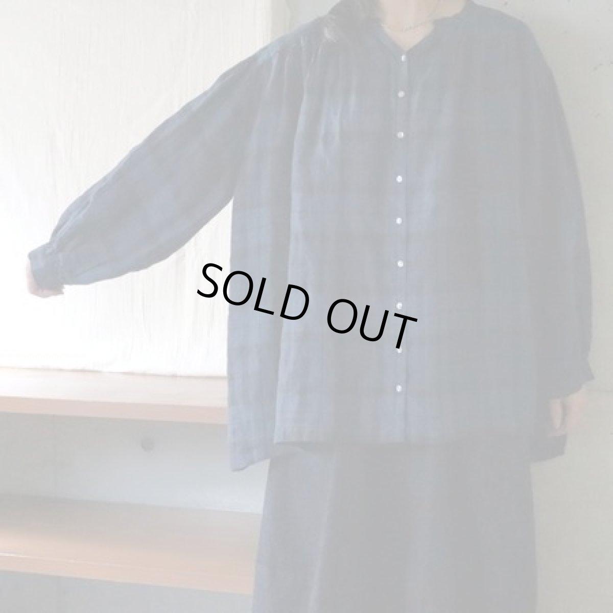 画像2: 【08Mab】リネンＶネックギャザーブラウス (2)