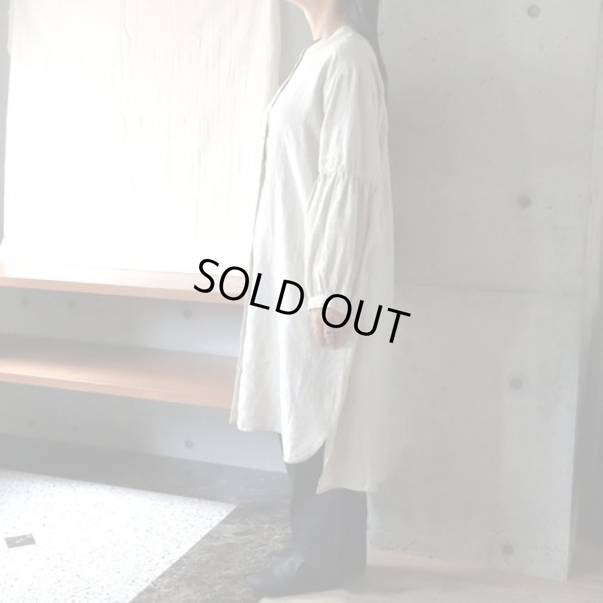 画像4: 【08Mab】リネンボリューム袖隠しボタンチュニック (4)