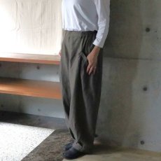 画像2: 【08Mab】ギャザーポケットの タックパンツ (2)