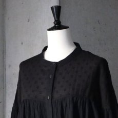 画像9: 【ista-ire】しわコットンローン×ドビードット異素材切替ギャザーブラウス (9)