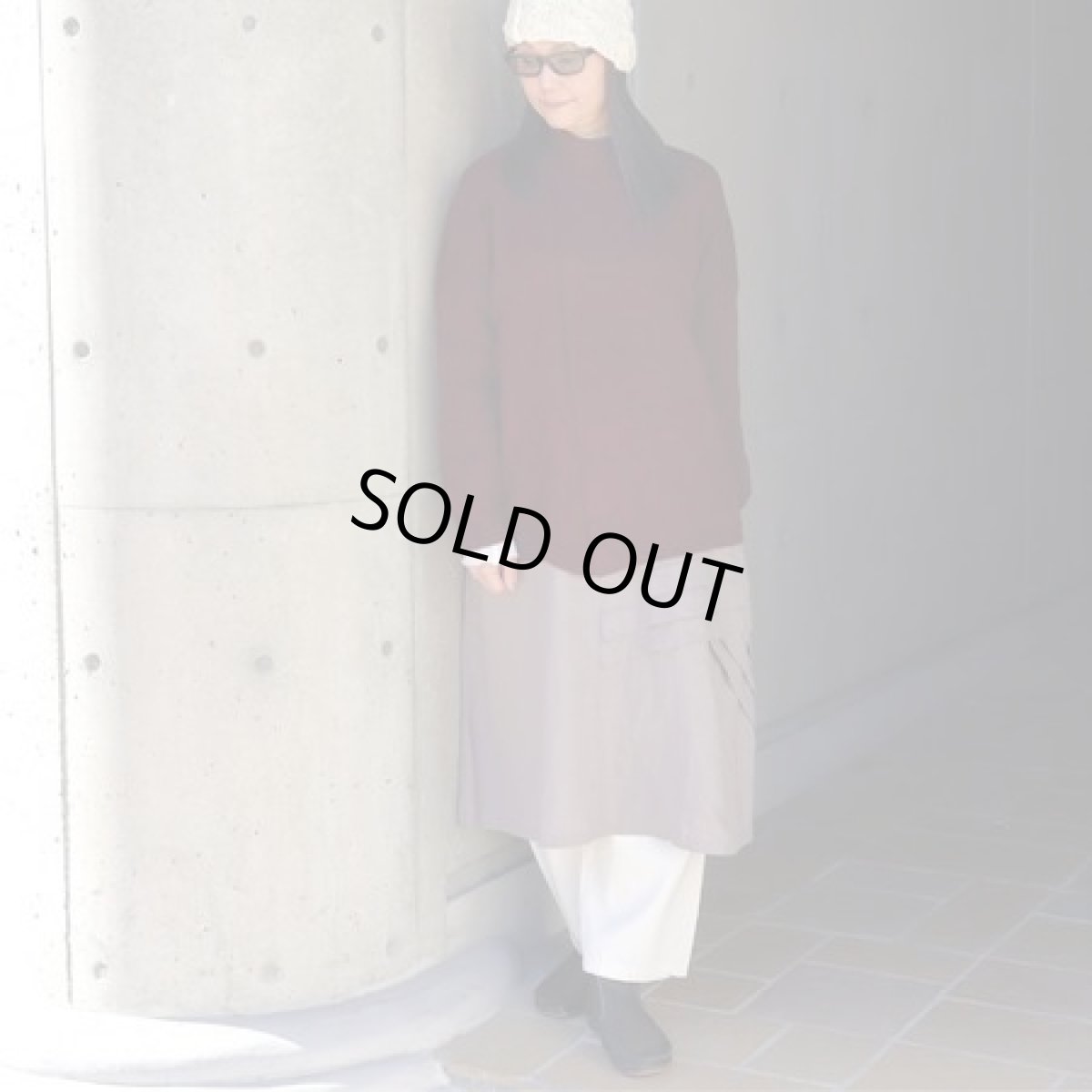 画像4: 30%OFF SALE 08Mab 14番手リネン片側裾タックデザインクルーネックワンピース (4)
