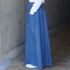 画像15: 【NARU FACTORY】8オンスムラデニム ノッポスカート (15)