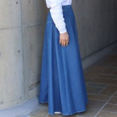 画像12: 【NARU FACTORY】8オンスムラデニム ノッポスカート (12)