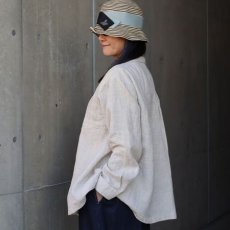 画像4: 【08Mab】14番手リネンアシンメトリー切り替えシャツ襟ブラウス (4)