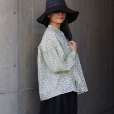 画像2: 【ista-ire】小花柄　ギャザーフレアブラウス (2)