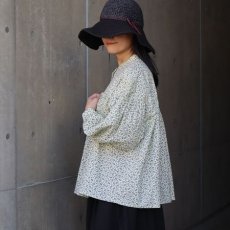 画像4: 【ista-ire】小花柄　ギャザーフレアブラウス (4)