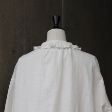 画像13: 【ista-ire】綿麻サンドウォッシュ　フリルカラーブラウス (13)