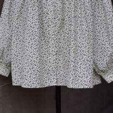 画像14: 【ista-ire】小花柄　ギャザーフレアブラウス (14)