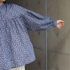 画像5: 【ista-ire】小花柄　ギャザーフレアブラウス (5)