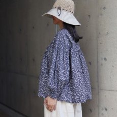 画像2: 【ista-ire】小花柄　ギャザーフレアブラウス (2)