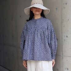 画像1: 【ista-ire】小花柄　ギャザーフレアブラウス (1)
