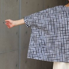 画像5: 【NARU FACTORY】60ローンリップルチェック＆ストライプ ゆったりブラウス (5)