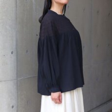 画像2: 20%OFF SALE【ista-ire】しわコットンローン×ドビードット異素材切替ギャザーブラウス (2)
