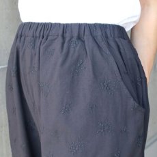 画像28: 10%OFF SALE ista-ire 麻(リネン)調ポプリン オリーブ柄刺繍istaパンツ (28)