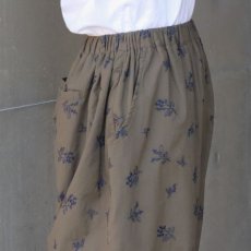画像10: 10%OFF SALE ista-ire 麻(リネン)調ポプリン オリーブ柄刺繍istaパンツ (10)