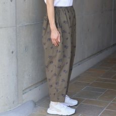 画像3: 10%OFF SALE ista-ire 麻(リネン)調ポプリン オリーブ柄刺繍istaパンツ (3)