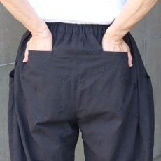 画像26: 10%OFF SALE ista-ire 麻(リネン)調ポプリン オリーブ柄刺繍istaパンツ (26)