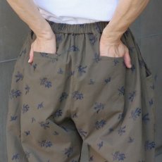画像11: 10%OFF SALE ista-ire 麻(リネン)調ポプリン オリーブ柄刺繍istaパンツ (11)