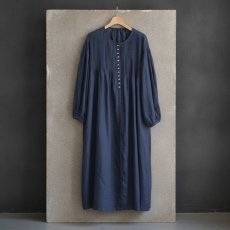 画像3: 10%OFF SALE 08Mab 多ボタン比翼ピンタックボリュームワンピース (3)
