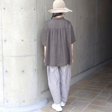 画像10: 08Mab リネンシャンブレーシャツ襟ピンタックブラウス (10)