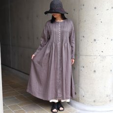 画像1: 30%OFF SALE 08Mab ピンタック多ボタンワンピース  (1)