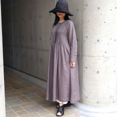 画像2: 30%OFF SALE 08Mab ピンタック多ボタンワンピース  (2)