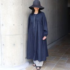 画像15: 20%OFF SALE 08Mab 多ボタン比翼ピンタックボリュームワンピース (15)