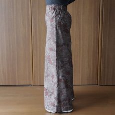 画像2: おぼろ月夜 大島シルクタックワイドパンツ (2)