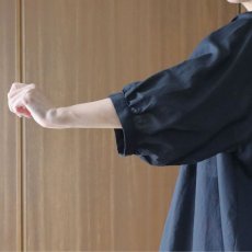 画像8: 08Mab コットンリネンラグランスリーブギャザーブラウス (8)