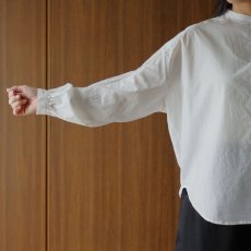 画像16: ista-ire コットンローンピンタックシャツ (16)